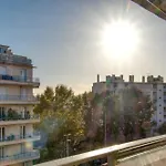 A C 2bdr 6p Flat Just Two Minutes From The Beach! Αντίμπ