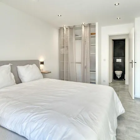Διαμέρισμα A C 2bdr 6p Flat Just Two Minutes From The Beach!