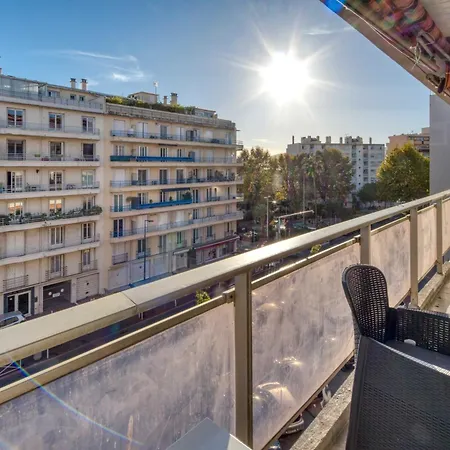 A C 2bdr 6p Flat Just Two Minutes From The Beach! Διαμέρισμα Αντίμπ