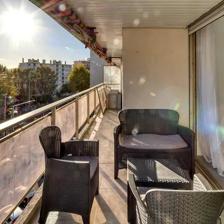 Apartment A C 2bdr 6p Flat Just Two Minutes From The Beach! *