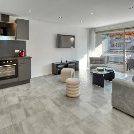 Apartment A C 2bdr 6p Flat Just Two Minutes From The Beach! *