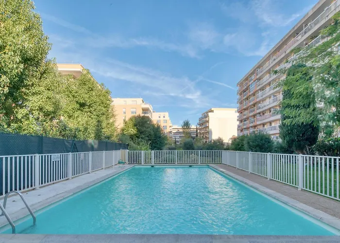 Apartment A C 2bdr 6p Flat Just Two Minutes From The Beach! Antibes
