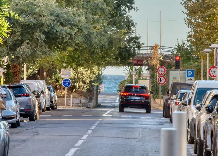 Apartment A C 2bdr 6p Flat Just Two Minutes From The Beach! *